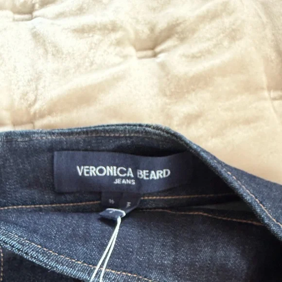 Veronica Beard Fiona denim maxi skirt
NWT
LENGHT 34.25
Waist 36 - Picture 6 of 7